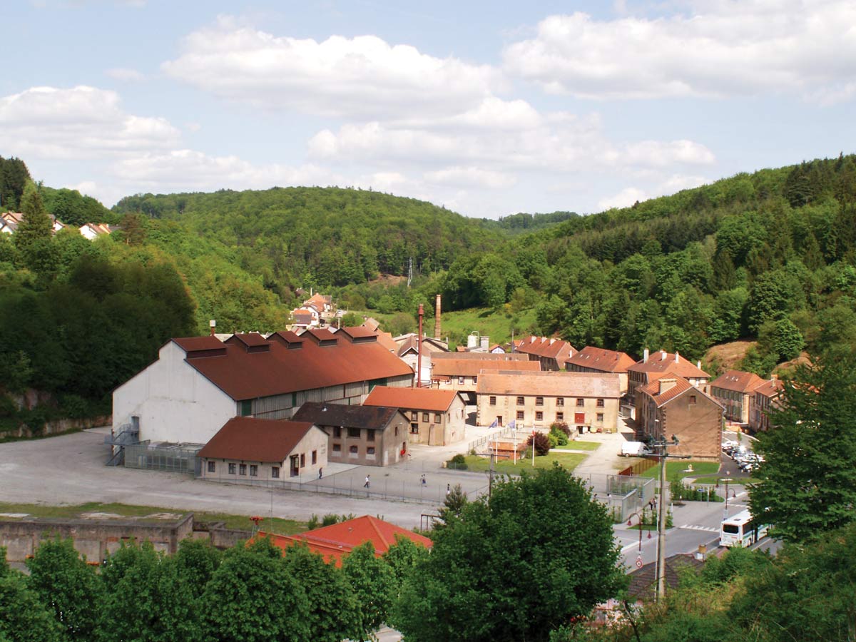 Saint-Louis’s manufactory has been in the same location since the company’s genesis. Its red roof was designed by Gustave Eiffel, who also worked on the Eiffel Tower and the Statue of Liberty.