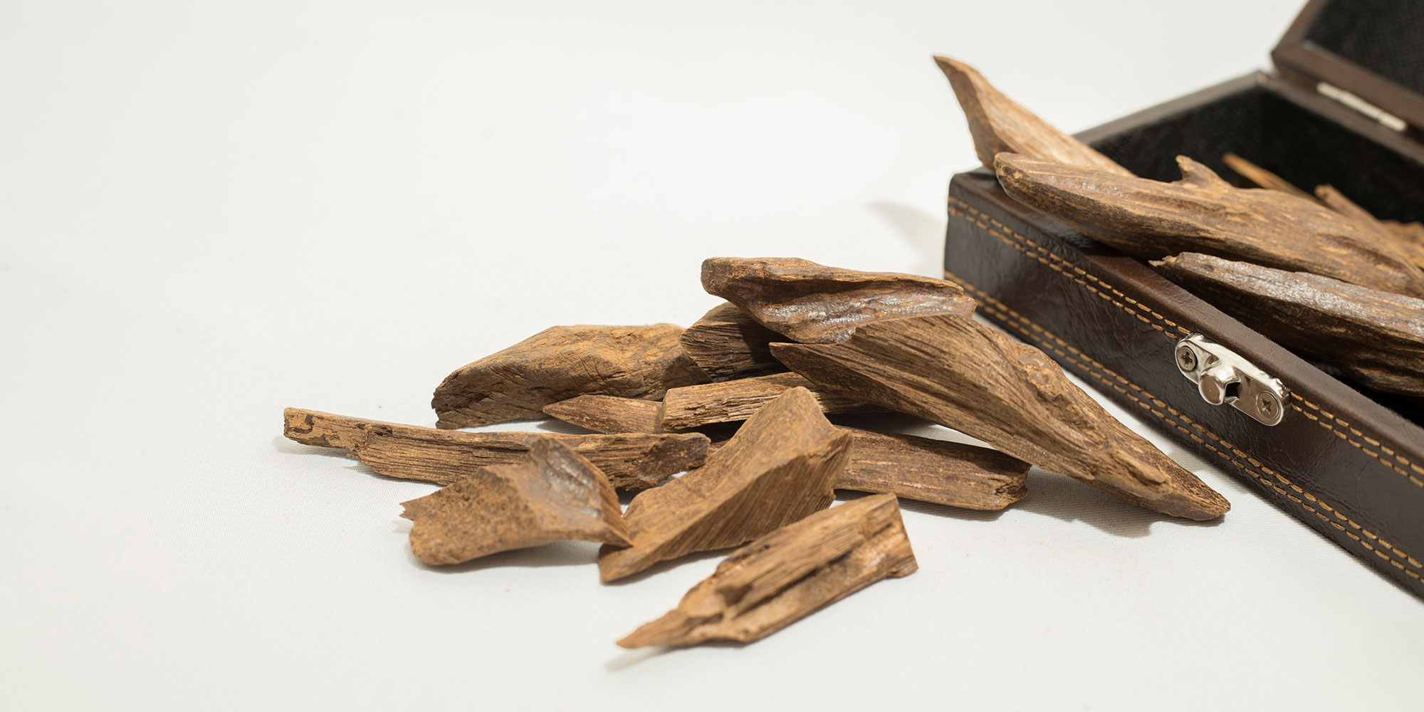 Oud-perfume-18