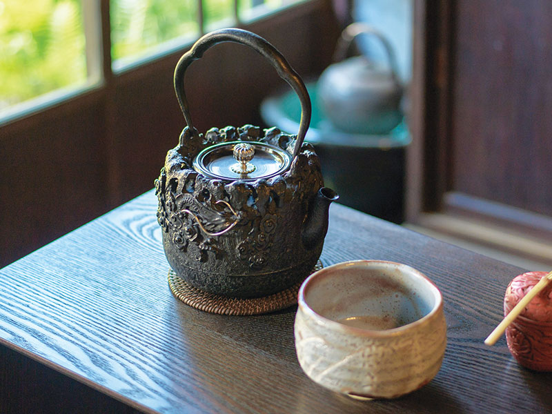 cast-iron-kettle-2