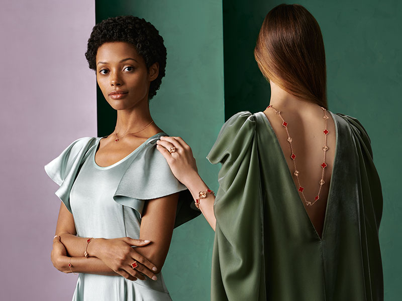 Van-Cleef-&-Arpels’-Alhambra-2